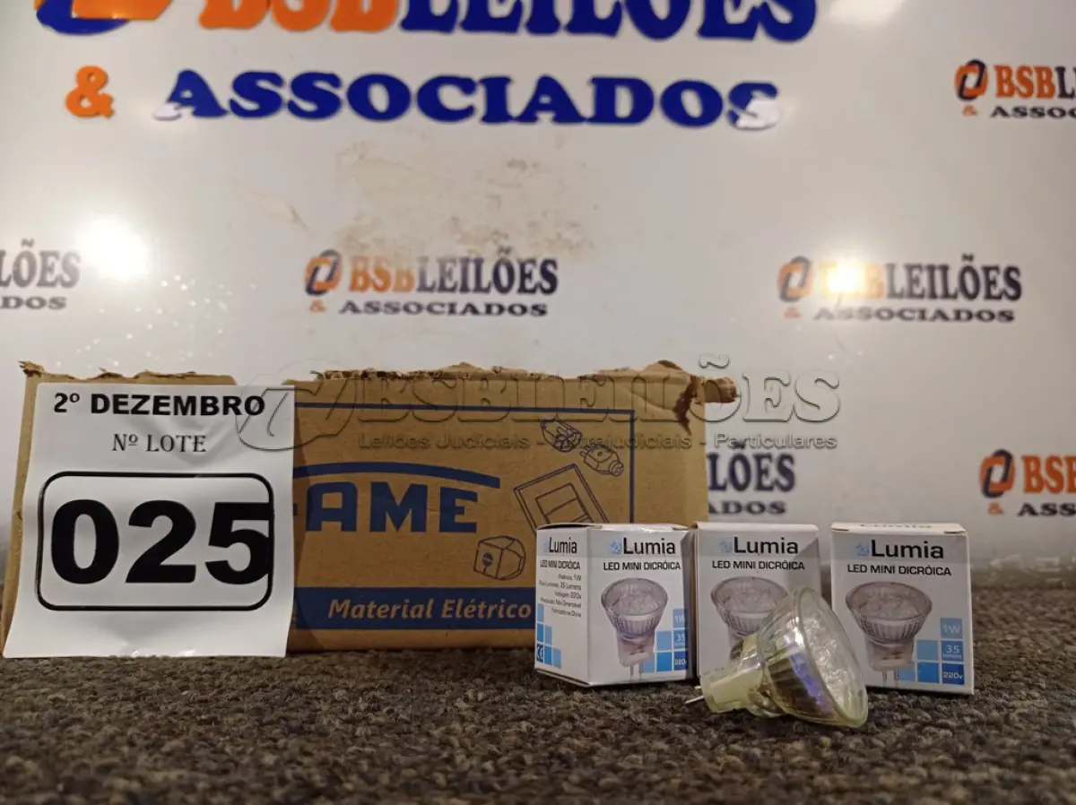 LOTE 025 - 01 LOTE COM APROXIMADAMENTE 80 LÂMPADAS DICROICA 1W 220V. (NO ESTADO) ATENÇÃO! FAZER A VISITAÇÃO ANTES DE ARREMATAR, NÃO SABEMOS SE FUNCIONA. LEILÃO NÃO TEM GARANTIA E NEM DEVOLUÇÃO, SUJEITO A POSSÍVEIS AVARIAS VISÍVEIS/OCULTAS E/OU AUSÊNCIA DE COMPONENTES.
