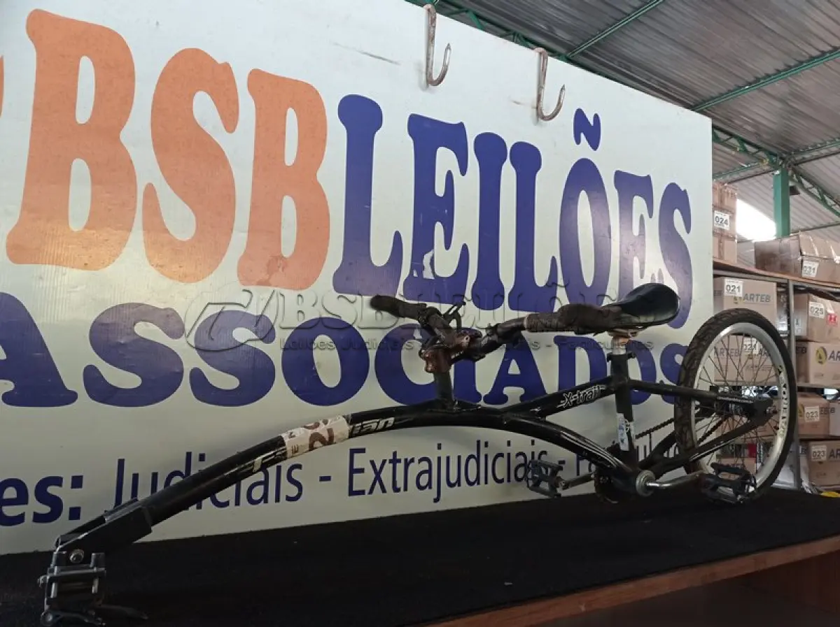 LOTE 029 - 01 - REBOQUE BICICLETA CANADIAN X TRAIL QUADRO DE ALUMÍNIO (NO ESTADO, NÃO SABEMOS SE FUNCIONA. LEILÃO NÃO TEM GARANTIA E NEM DEVOLUÇÃO, SUJEITO A POSSÍVEIS AVARIAS VISÍVEIS/OCULTAS E/OU AUSÊNCIA DE COMPONENTES)