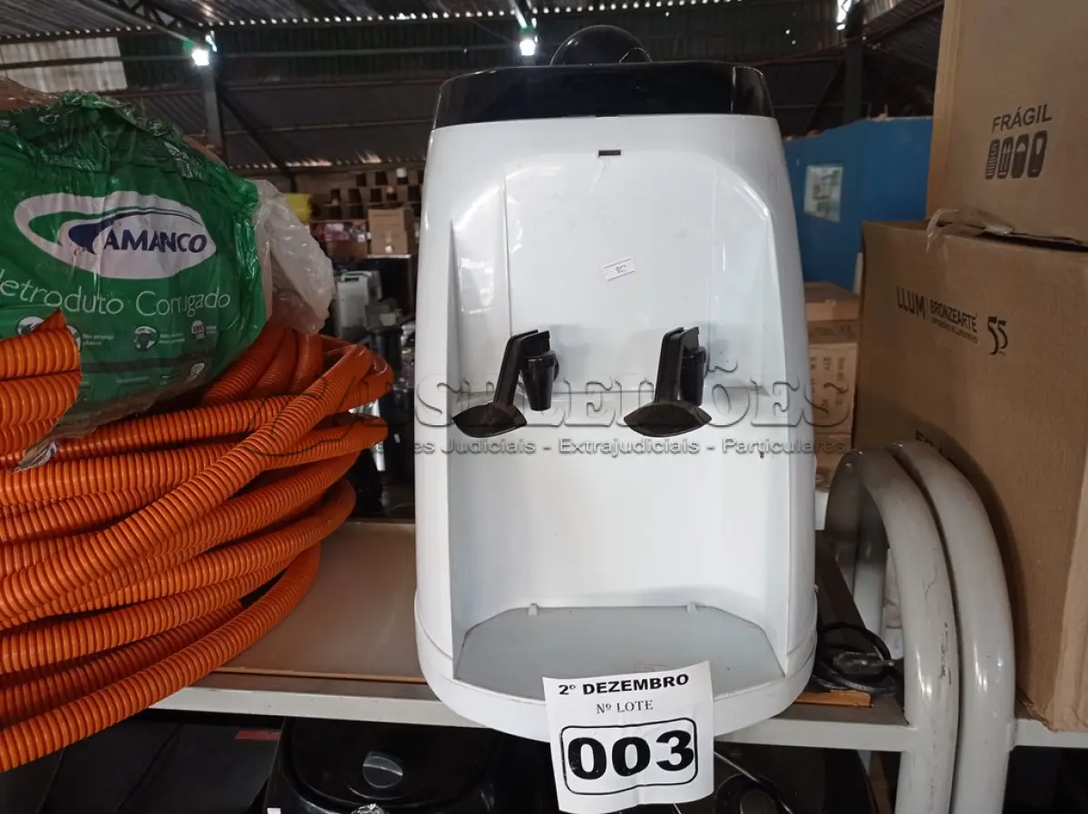 LOTE 003 - 01 PURIFICADOR DE ÁGUA REFRIGERAÇÃO ELETRÔNICA. (NO ESTADO) ATENÇÃO! FAZER A VISITAÇÃO ANTES DE ARREMATAR, NÃO SABEMOS SE FUNCIONA. LEILÃO NÃO TEM GARANTIA E NEM DEVOLUÇÃO, SUJEITO A POSSÍVEIS AVARIAS VISÍVEIS/OCULTAS E/OU AUSÊNCIA DE COMPONENTES.