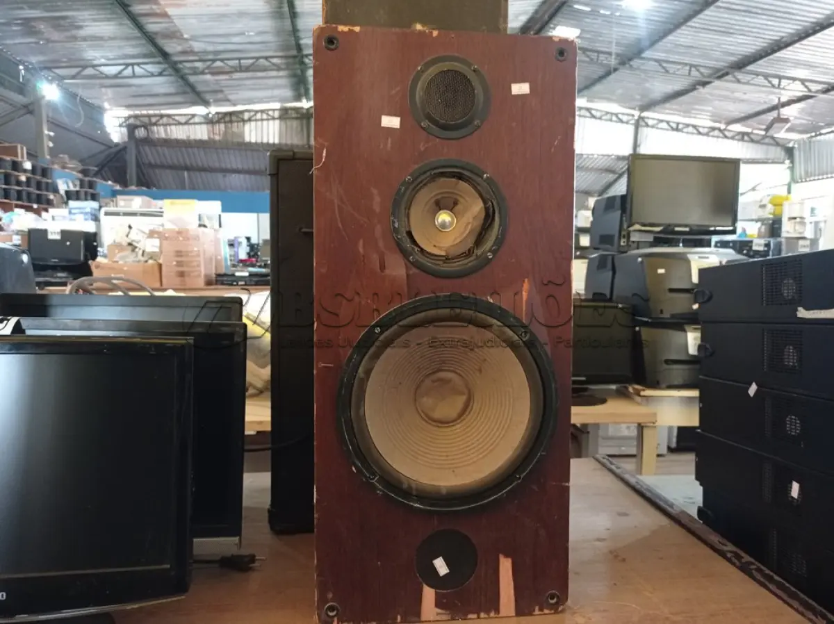 LOTE 383 - 02 CAIXAS DE SOM SENDO 01 AMPLIFICADA MARCA ONEAL OCM-310. (NO ESTADO) ATENÇÃO! FAZER A VISITAÇÃO ANTES DE ARREMATAR, NÃO SABEMOS SE FUNCIONA. LEILÃO NÃO TEM GARANTIA E NEM DEVOLUÇÃO, SUJEITO A POSSÍVEIS AVARIAS VISÍVEIS/OCULTAS E/OU AUSÊNCIA DE COMPONENTES.