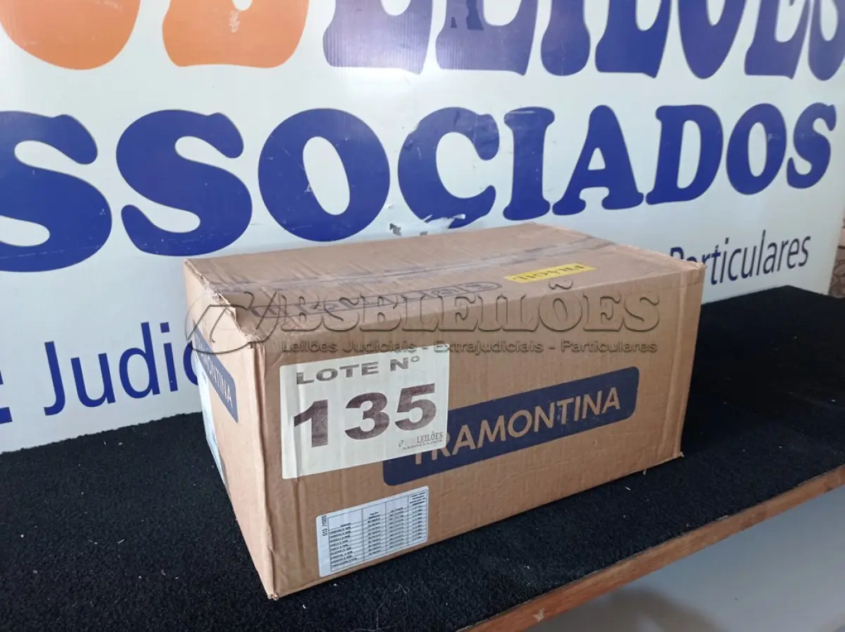 LOTE 135 - 01 - JOGO DE PANELA TRAMONTINA 15 PEÇAS (NO ESTADO, NÃO SABEMOS SE FUNCIONA. LEILÃO NÃO TEM GARANTIA E NEM DEVOLUÇÃO, SUJEITO A POSSÍVEIS AVARIAS VISÍVEIS/OCULTAS E/OU AUSÊNCIA DE COMPONENTES)