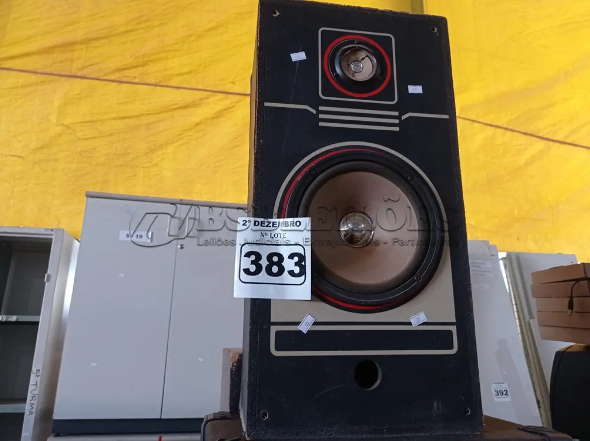 LOTE 383 - 02 CAIXAS DE SOM SENDO 01 AMPLIFICADA MARCA ONEAL OCM-310. (NO ESTADO) ATENÇÃO! FAZER A VISITAÇÃO ANTES DE ARREMATAR, NÃO SABEMOS SE FUNCIONA. LEILÃO NÃO TEM GARANTIA E NEM DEVOLUÇÃO, SUJEITO A POSSÍVEIS AVARIAS VISÍVEIS/OCULTAS E/OU AUSÊNCIA DE COMPONENTES.