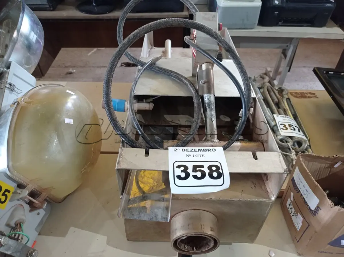 LOTE 358 - 01 SAUNA A GÁS. (NO ESTADO) ATENÇÃO! FAZER A VISITAÇÃO ANTES DE ARREMATAR, NÃO SABEMOS SE FUNCIONA. LEILÃO NÃO TEM GARANTIA E NEM DEVOLUÇÃO, SUJEITO A POSSÍVEIS AVARIAS VISÍVEIS/OCULTAS E/OU AUSÊNCIA DE COMPONENTES.