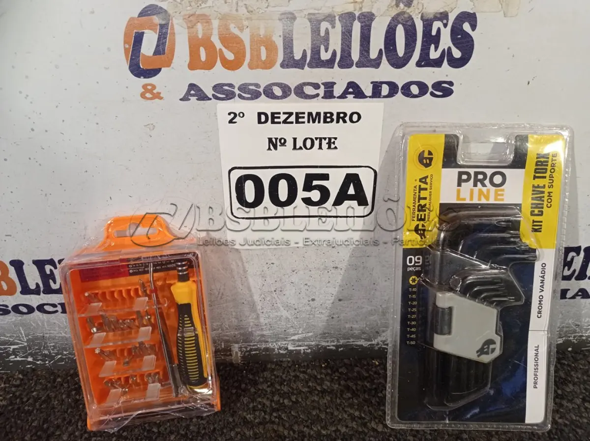 LOTE 005 - 01 KIT CHAVE TORX E 01 KIT DE CHAVES DE PRECISÃO. (NO ESTADO) ATENÇÃO! FAZER A VISITAÇÃO ANTES DE ARREMATAR, NÃO SABEMOS SE FUNCIONA. LEILÃO NÃO TEM GARANTIA E NEM DEVOLUÇÃO, SUJEITO A POSSÍVEIS AVARIAS VISÍVEIS/OCULTAS E/OU AUSÊNCIA DE COMPONENTES.
