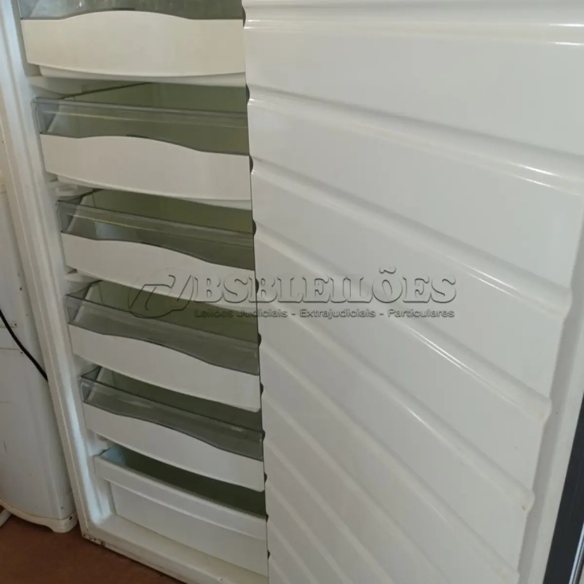 LOTE 284 - 01 FREEZER VERTICAL MARCA BRASTEMP 220V. (NO ESTADO) ATENÇÃO! FAZER A VISITAÇÃO ANTES DE ARREMATAR, NÃO SABEMOS SE FUNCIONA. LEILÃO NÃO TEM GARANTIA E NEM DEVOLUÇÃO, SUJEITO A POSSÍVEIS AVARIAS VISÍVEIS/OCULTAS E/OU AUSÊNCIA DE COMPONENTES.