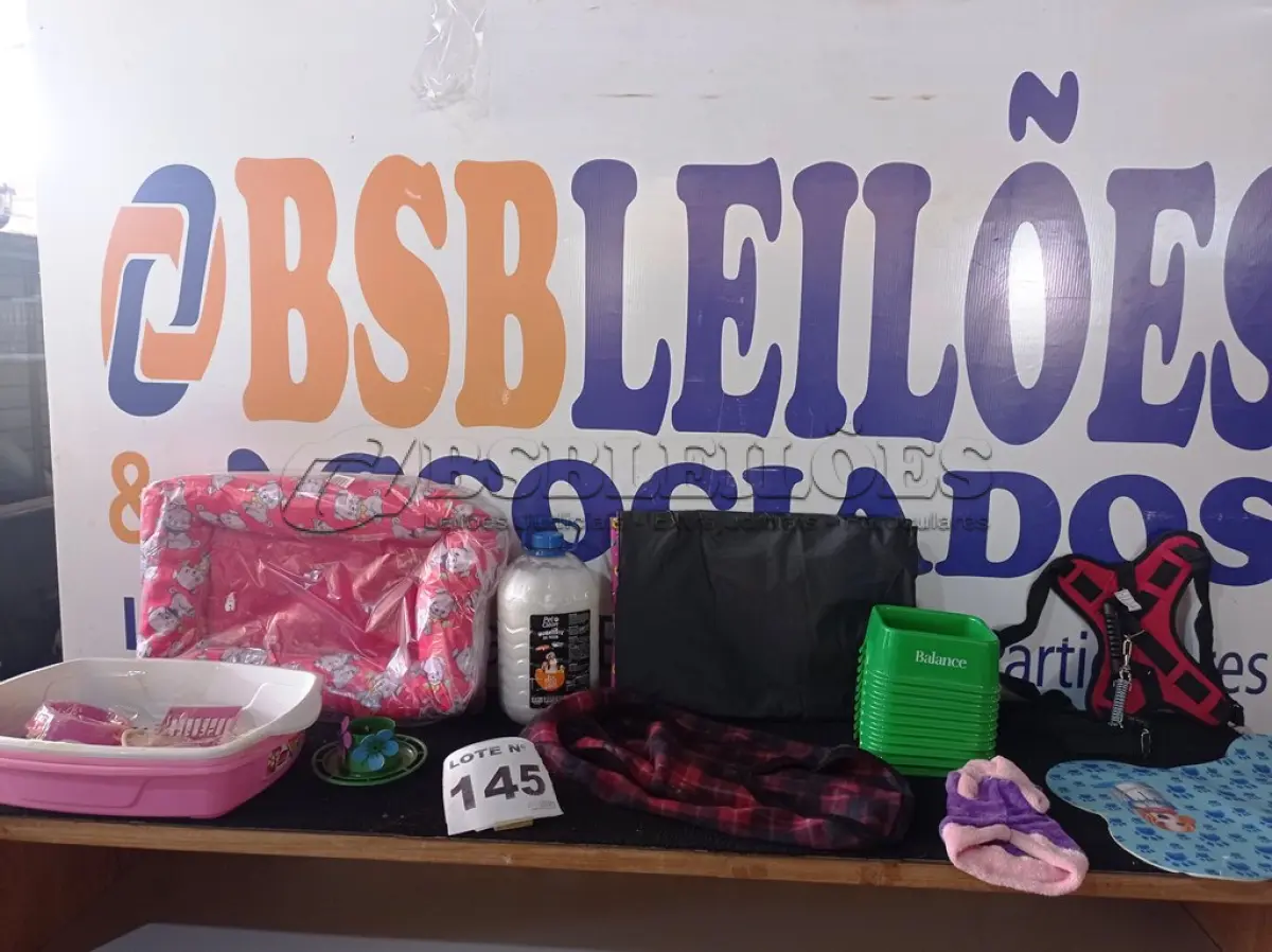 LOTE 145 - 25 – ITENS PARA PETS DIVERSOS (APROXIMADAMENTE) (NO ESTADO, NÃO SABEMOS SE FUNCIONA. LEILÃO NÃO TEM GARANTIA E NEM DEVOLUÇÃO, SUJEITO A POSSÍVEIS AVARIAS VISÍVEIS/OCULTAS E/OU AUSÊNCIA DE COMPONENTES)