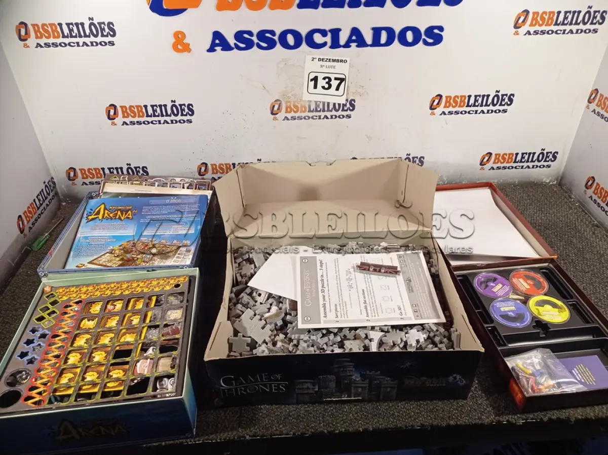 LOTE 137 - 03 JOGOS DE TABULEIRO. (NO ESTADO) ATENÇÃO! FAZER A VISITAÇÃO ANTES DE ARREMATAR, NÃO SABEMOS SE FUNCIONA. LEILÃO NÃO TEM GARANTIA E NEM DEVOLUÇÃO, SUJEITO A POSSÍVEIS AVARIAS VISÍVEIS/OCULTAS E/OU AUSÊNCIA DE COMPONENTES.