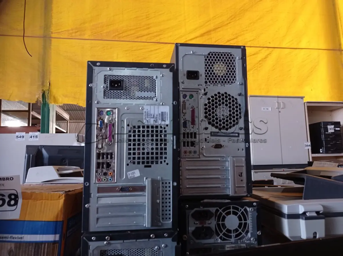 LOTE 367 - 04 CPU’S MARCAS E MODELOS DIVERSOS. (NO ESTADO) ATENÇÃO! FAZER A VISITAÇÃO ANTES DE ARREMATAR, NÃO SABEMOS SE FUNCIONA. LEILÃO NÃO TEM GARANTIA E NEM DEVOLUÇÃO, SUJEITO A POSSÍVEIS AVARIAS VISÍVEIS/OCULTAS E/OU AUSÊNCIA DE COMPONENTES.