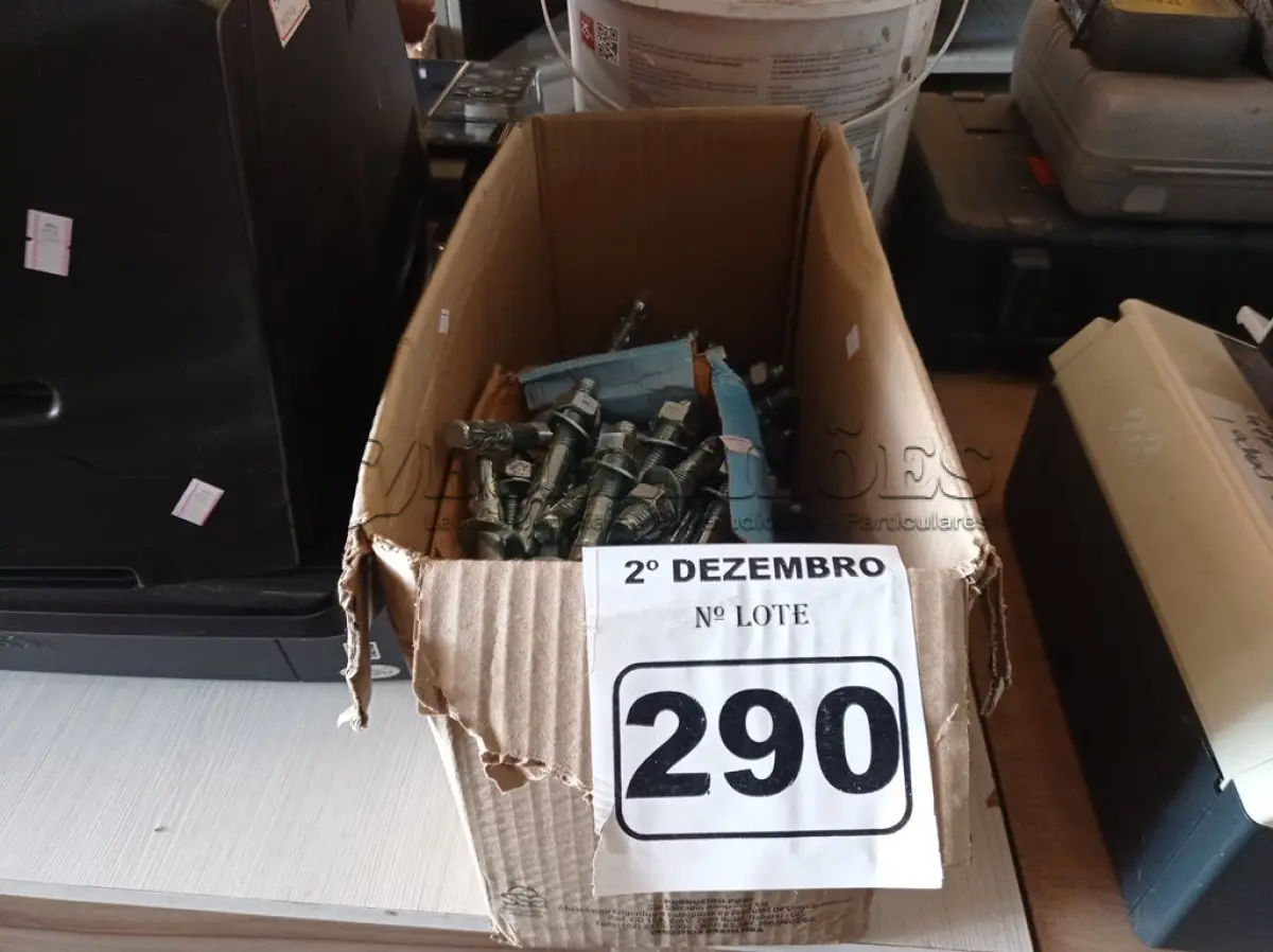 LOTE 290 - 01 LOTE COM VÁRIOS CHUMBADORES PARABOLT. (NO ESTADO) ATENÇÃO! FAZER A VISITAÇÃO ANTES DE ARREMATAR, NÃO SABEMOS SE FUNCIONA. LEILÃO NÃO TEM GARANTIA E NEM DEVOLUÇÃO, SUJEITO A POSSÍVEIS AVARIAS VISÍVEIS/OCULTAS E/OU AUSÊNCIA DE COMPONENTES.