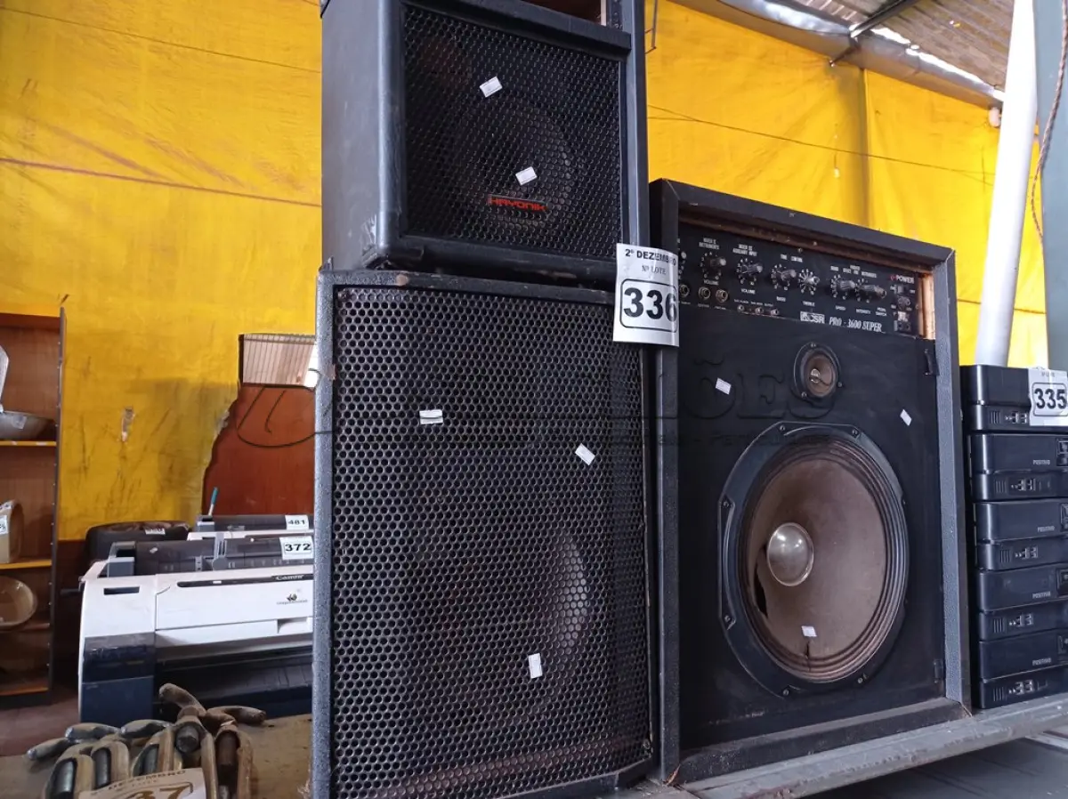 LOTE 336 - 03 CAIXAS DE SOM MARCAS E MODELOS DIVERSOS. (NO ESTADO) ATENÇÃO! FAZER A VISITAÇÃO ANTES DE ARREMATAR, NÃO SABEMOS SE FUNCIONA. LEILÃO NÃO TEM GARANTIA E NEM DEVOLUÇÃO, SUJEITO A POSSÍVEIS AVARIAS VISÍVEIS/OCULTAS E/OU AUSÊNCIA DE COMPONENTES.