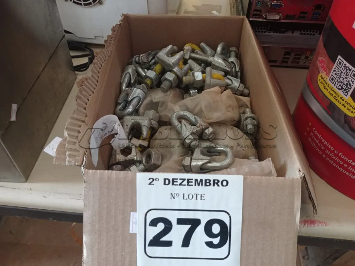 LOTE 279 - 01 LOTE COM VÁRIOS CLIPS PARA CABO DE AÇO 3/8”. (NO ESTADO) ATENÇÃO! FAZER A VISITAÇÃO ANTES DE ARREMATAR, NÃO SABEMOS SE FUNCIONA. LEILÃO NÃO TEM GARANTIA E NEM DEVOLUÇÃO, SUJEITO A POSSÍVEIS AVARIAS VISÍVEIS/OCULTAS E/OU AUSÊNCIA DE COMPONENTES.
