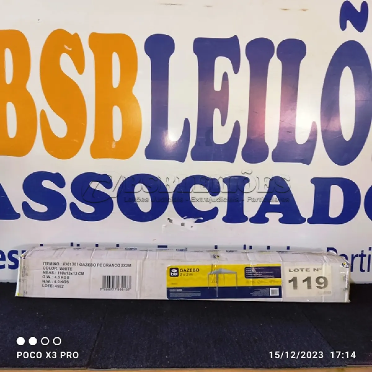 LOTE 119 - 01 - TENDA GAZEBO 2X2M (NO ESTADO, NÃO SABEMOS SE FUNCIONA. LEILÃO NÃO TEM GARANTIA E NEM DEVOLUÇÃO, SUJEITO A POSSÍVEIS AVARIAS VISÍVEIS/OCULTAS E/OU AUSÊNCIA DE COMPONENTES)