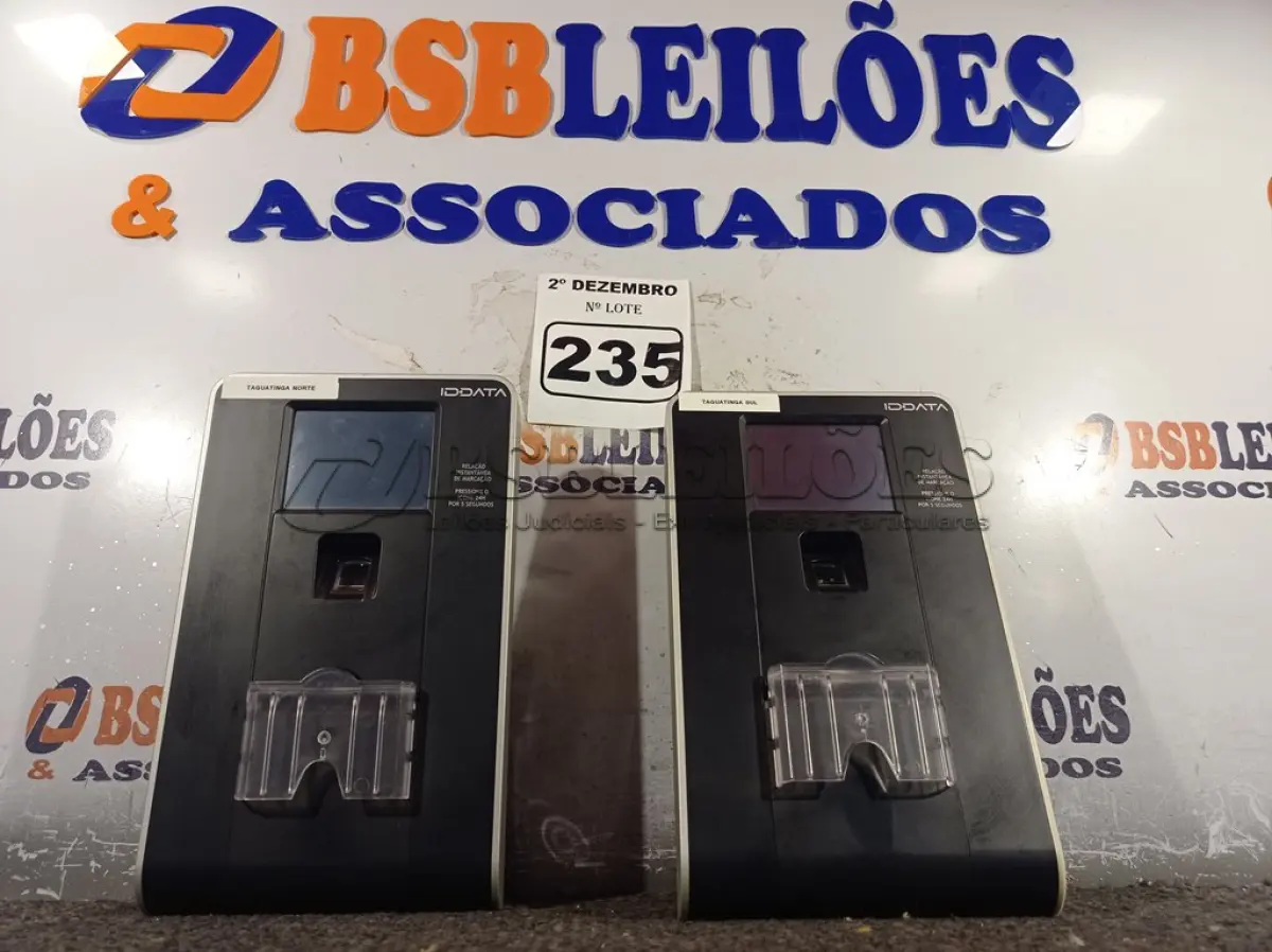 LOTE 235 - 02 RELÓGIOS DE PONTO. (NO ESTADO) ATENÇÃO! FAZER A VISITAÇÃO ANTES DE ARREMATAR, NÃO SABEMOS SE FUNCIONA. LEILÃO NÃO TEM GARANTIA E NEM DEVOLUÇÃO, SUJEITO A POSSÍVEIS AVARIAS VISÍVEIS/OCULTAS E/OU AUSÊNCIA DE COMPONENTES.