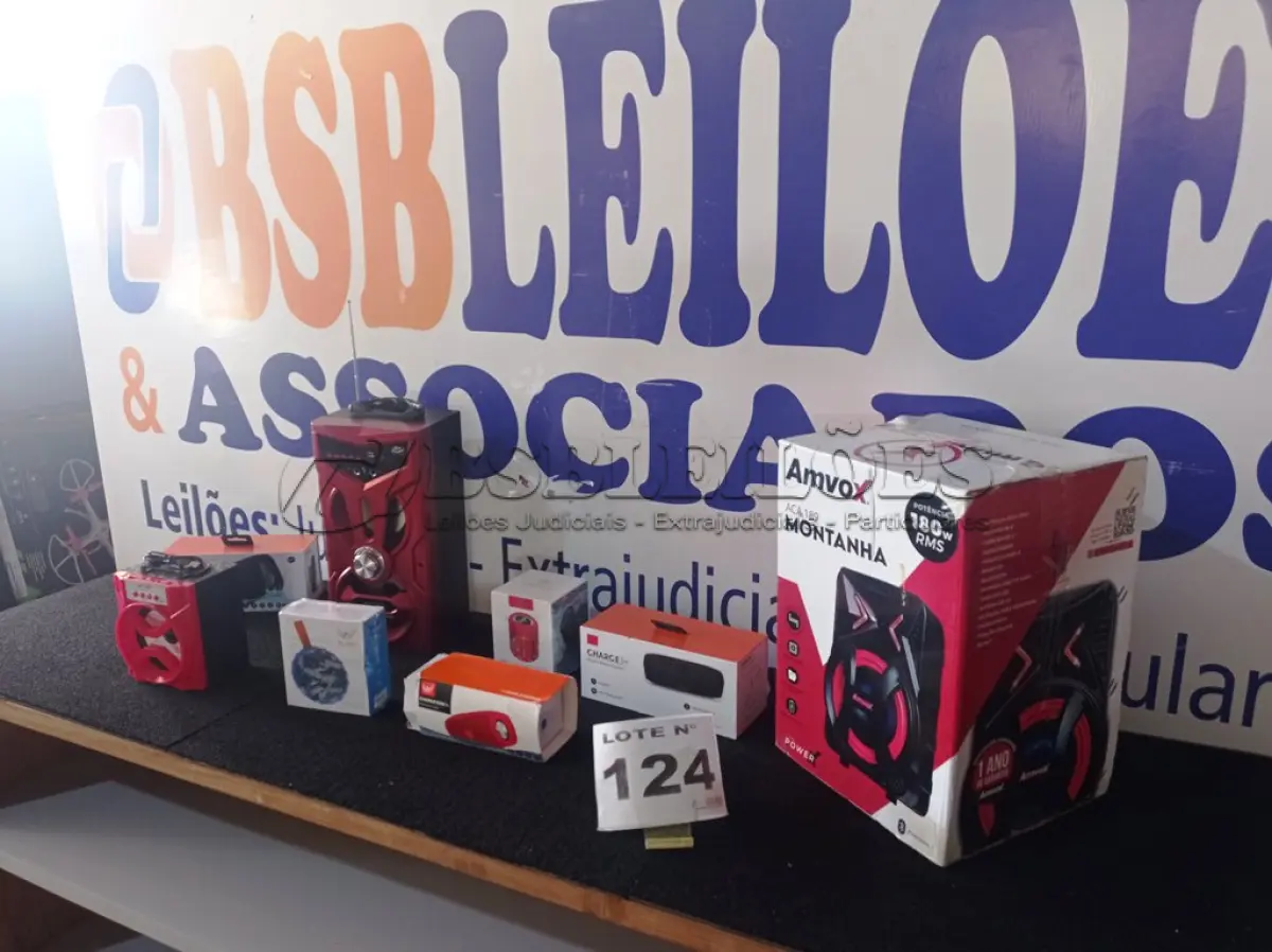 LOTE 124 - 08 - CAIXAS DE SOM DIVERSAS (NO ESTADO, NÃO SABEMOS SE FUNCIONA. LEILÃO NÃO TEM GARANTIA E NEM DEVOLUÇÃO, SUJEITO A POSSÍVEIS AVARIAS VISÍVEIS/OCULTAS E/OU AUSÊNCIA DE COMPONENTES)