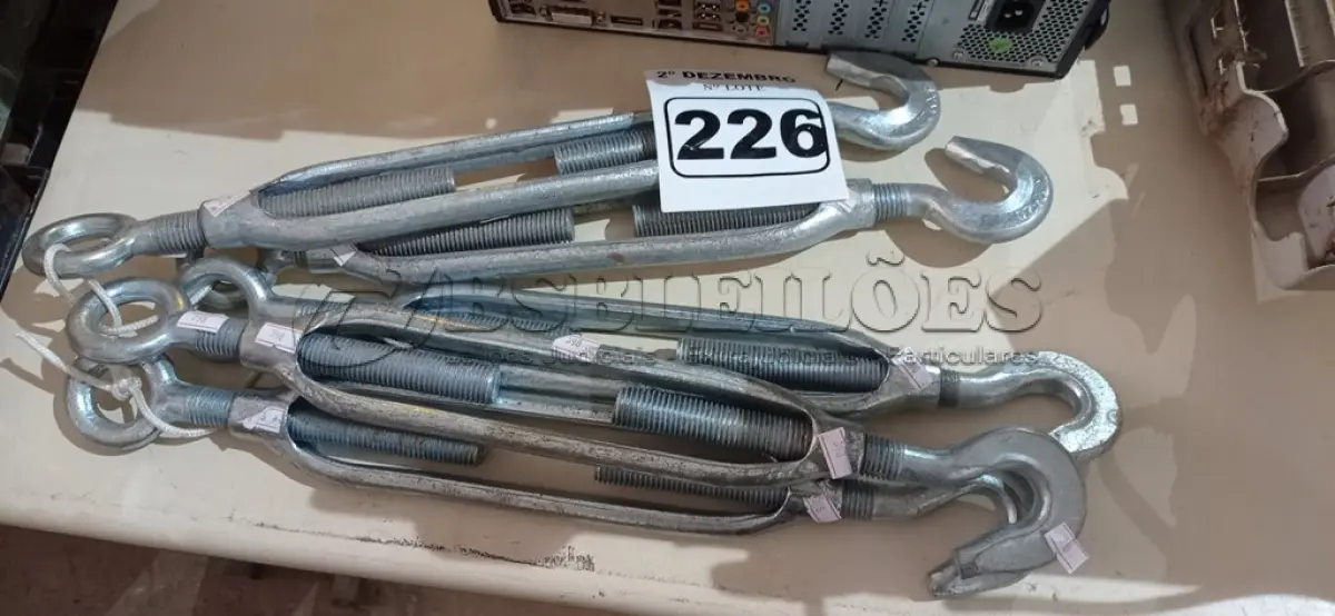 LOTE 226 - 05 ESTICADORES PARA CABO DE AÇO. (NO ESTADO) ATENÇÃO! FAZER A VISITAÇÃO ANTES DE ARREMATAR, NÃO SABEMOS SE FUNCIONA. LEILÃO NÃO TEM GARANTIA E NEM DEVOLUÇÃO, SUJEITO A POSSÍVEIS AVARIAS VISÍVEIS/OCULTAS E/OU AUSÊNCIA DE COMPONENTES.