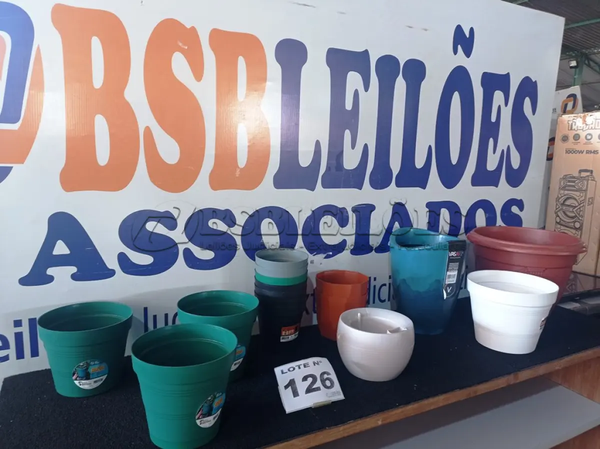 LOTE 126 - 16 - VASOS DIVERSOS (NO ESTADO, NÃO SABEMOS SE FUNCIONA. LEILÃO NÃO TEM GARANTIA E NEM DEVOLUÇÃO, SUJEITO A POSSÍVEIS AVARIAS VISÍVEIS/OCULTAS E/OU AUSÊNCIA DE COMPONENTES)