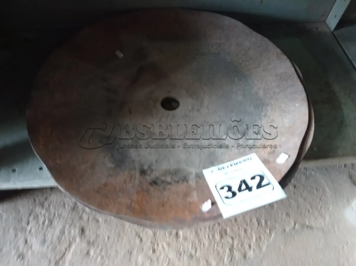 LOTE 342 - 02 DISCOS DE ARADO. (NO ESTADO) ATENÇÃO! FAZER A VISITAÇÃO ANTES DE ARREMATAR, NÃO SABEMOS SE FUNCIONA. LEILÃO NÃO TEM GARANTIA E NEM DEVOLUÇÃO, SUJEITO A POSSÍVEIS AVARIAS VISÍVEIS/OCULTAS E/OU AUSÊNCIA DE COMPONENTES.
