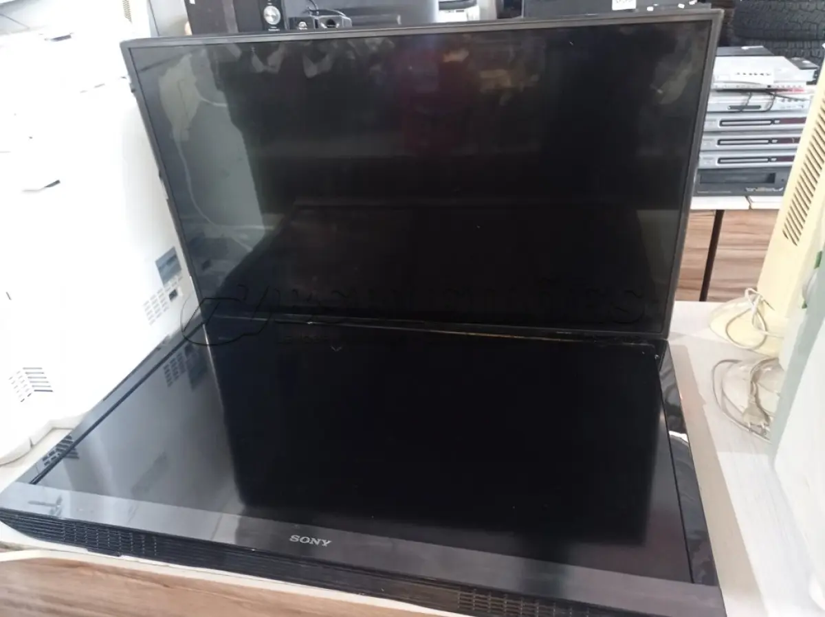 LOTE 125 - 02 TV’S MARCAS E MODELOS DIVERSOS PARA RETIRADA DE PEÇAS. (NO ESTADO) ATENÇÃO! FAZER A VISITAÇÃO ANTES DE ARREMATAR, NÃO SABEMOS SE FUNCIONA. LEILÃO NÃO TEM GARANTIA E NEM DEVOLUÇÃO, SUJEITO A POSSÍVEIS AVARIAS VISÍVEIS/OCULTAS E/OU AUSÊNCIA DE COMPONENTES.