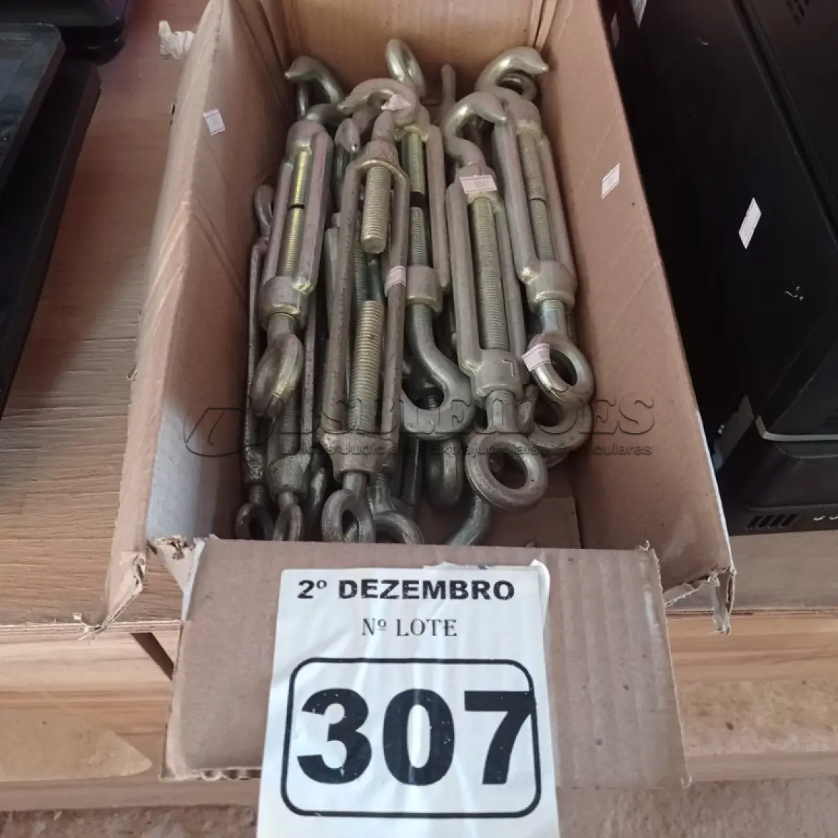 LOTE 307 - 01 LOTE COM VÁRIOS ESTICADORES PARA CABO DO AÇO. (NO ESTADO) ATENÇÃO! FAZER A VISITAÇÃO ANTES DE ARREMATAR, NÃO SABEMOS SE FUNCIONA. LEILÃO NÃO TEM GARANTIA E NEM DEVOLUÇÃO, SUJEITO A POSSÍVEIS AVARIAS VISÍVEIS/OCULTAS E/OU AUSÊNCIA DE COMPONENTES.