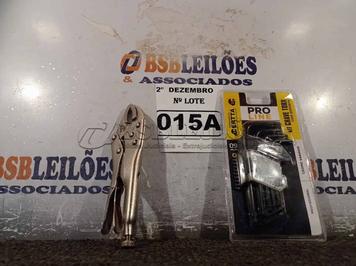LOTE 015 - 01 KIT DE CHAVES TORX E 01 ALICATE DE PRESSÃO. (NO ESTADO) ATENÇÃO! FAZER A VISITAÇÃO ANTES DE ARREMATAR, NÃO SABEMOS SE FUNCIONA. LEILÃO NÃO TEM GARANTIA E NEM DEVOLUÇÃO, SUJEITO A POSSÍVEIS AVARIAS VISÍVEIS/OCULTAS E/OU AUSÊNCIA DE COMPONENTES.