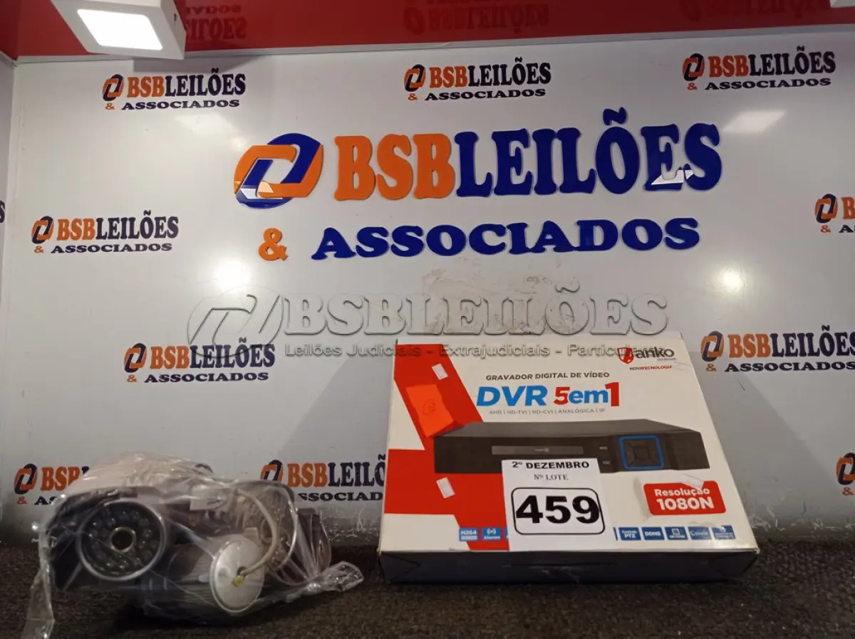 LOTE 459 - 01 DVR E 03 CÂMERAS DE SEGURANÇA. (NO ESTADO) ATENÇÃO! FAZER A VISITAÇÃO ANTES DE ARREMATAR, NÃO SABEMOS SE FUNCIONA. LEILÃO NÃO TEM GARANTIA E NEM DEVOLUÇÃO, SUJEITO A POSSÍVEIS AVARIAS VISÍVEIS/OCULTAS E/OU AUSÊNCIA DE COMPONENTES.