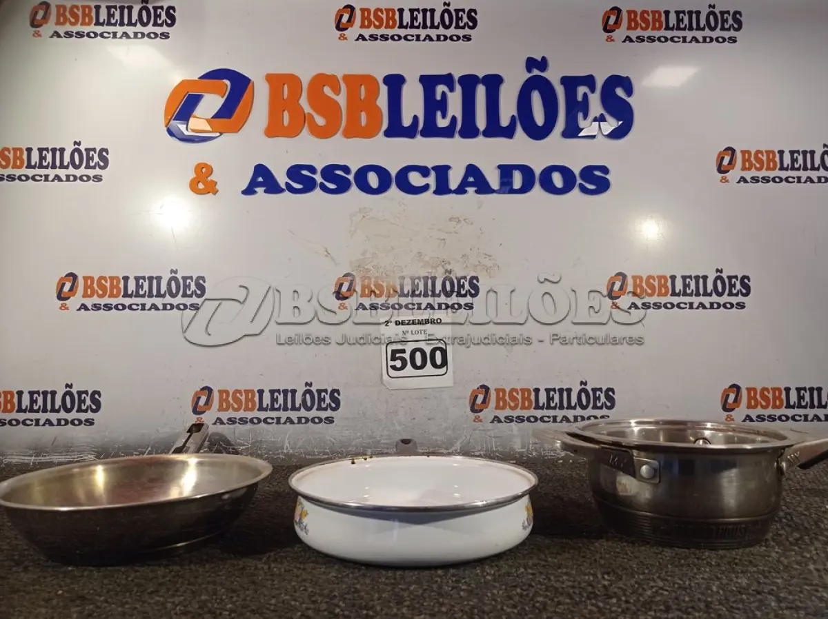 LOTE 500 - 02 FRIGIDEIRAS E 01 PANELA SEM TAMPA. (NO ESTADO) ATENÇÃO! FAZER A VISITAÇÃO ANTES DE ARREMATAR, NÃO SABEMOS SE FUNCIONA. LEILÃO NÃO TEM GARANTIA E NEM DEVOLUÇÃO, SUJEITO A POSSÍVEIS AVARIAS VISÍVEIS/OCULTAS E/OU AUSÊNCIA DE COMPONENTES.