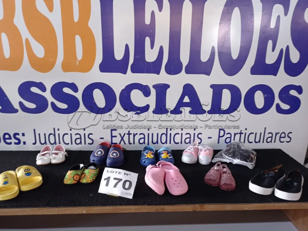 LOTE 170 - 10 - CALÇADOS INFANTIS (NO ESTADO, NÃO SABEMOS SE FUNCIONA. LEILÃO NÃO TEM GARANTIA E NEM DEVOLUÇÃO, SUJEITO A POSSÍVEIS AVARIAS VISÍVEIS/OCULTAS E/OU AUSÊNCIA DE COMPONENTES)