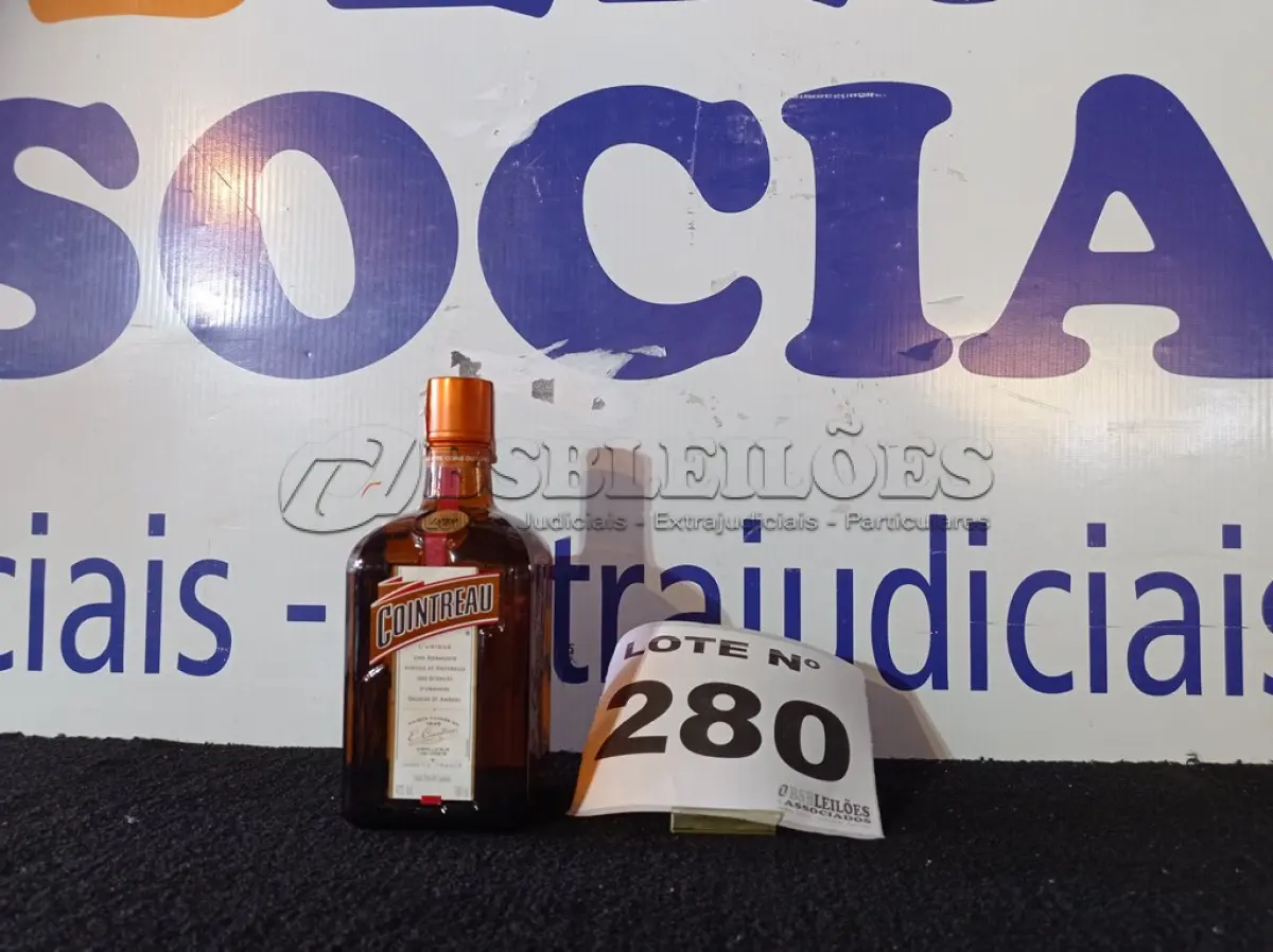 LOTE 280 - 01 - LICOR COINTREAU 700 ML (NO ESTADO, NÃO SABEMOS SE FUNCIONA. LEILÃO NÃO TEM GARANTIA E NEM DEVOLUÇÃO, SUJEITO A POSSÍVEIS AVARIAS VISÍVEIS/OCULTAS E/OU AUSÊNCIA DE COMPONENTES)