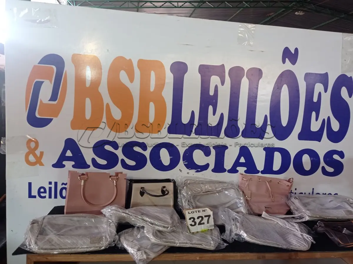 LOTE 327 - 07 – BOLSAS DIVERSAS (NO ESTADO, NÃO SABEMOS SE FUNCIONA. LEILÃO NÃO TEM GARANTIA E NEM DEVOLUÇÃO, SUJEITO A POSSÍVEIS AVARIAS VISÍVEIS/OCULTAS E/OU AUSÊNCIA DE COMPONENTES)