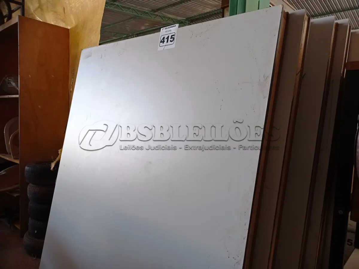 LOTE 415 - 01 LOTE COM VÁRIAS DIVISÓRIAS. (NO ESTADO) ATENÇÃO! FAZER A VISITAÇÃO ANTES DE ARREMATAR, NÃO SABEMOS SE FUNCIONA. LEILÃO NÃO TEM GARANTIA E NEM DEVOLUÇÃO, SUJEITO A POSSÍVEIS AVARIAS VISÍVEIS/OCULTAS E/OU AUSÊNCIA DE COMPONENTES.