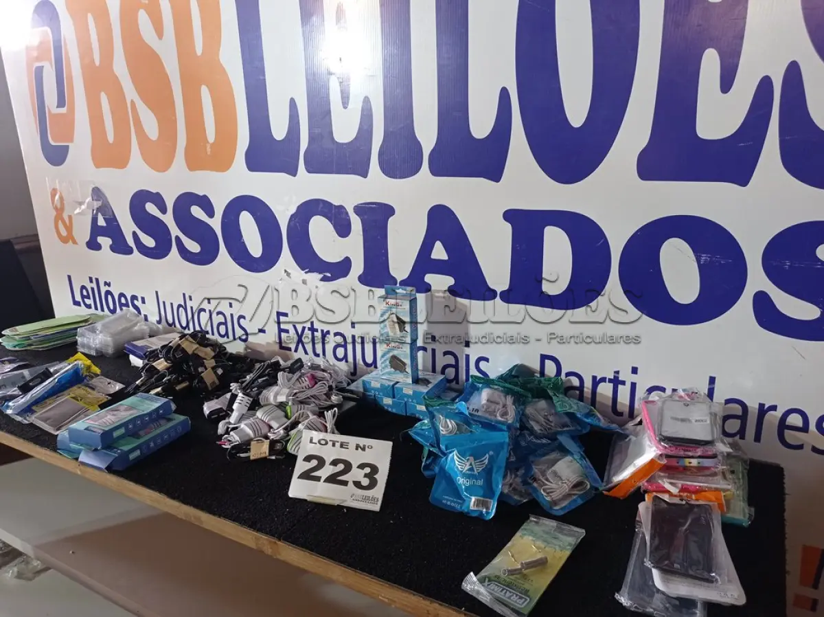 LOTE 223 - 145 – ITENS PARA CELULARES DIVERSOS(APROXIMADAMENTE) (NO ESTADO, NÃO SABEMOS SE FUNCIONA. LEILÃO NÃO TEM GARANTIA E NEM DEVOLUÇÃO, SUJEITO A POSSÍVEIS AVARIAS VISÍVEIS/OCULTAS E/OU AUSÊNCIA DE COMPONENTES)