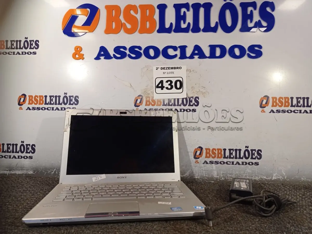 LOTE 430 - 01 NOTEBOOK SONY VAIO I5, 4GB TELA QUEBRADA COM FONTE. (NO ESTADO) ATENÇÃO! FAZER A VISITAÇÃO ANTES DE ARREMATAR, NÃO SABEMOS SE FUNCIONA. LEILÃO NÃO TEM GARANTIA E NEM DEVOLUÇÃO, SUJEITO A POSSÍVEIS AVARIAS VISÍVEIS/OCULTAS E/OU AUSÊNCIA DE COMPONENTES.