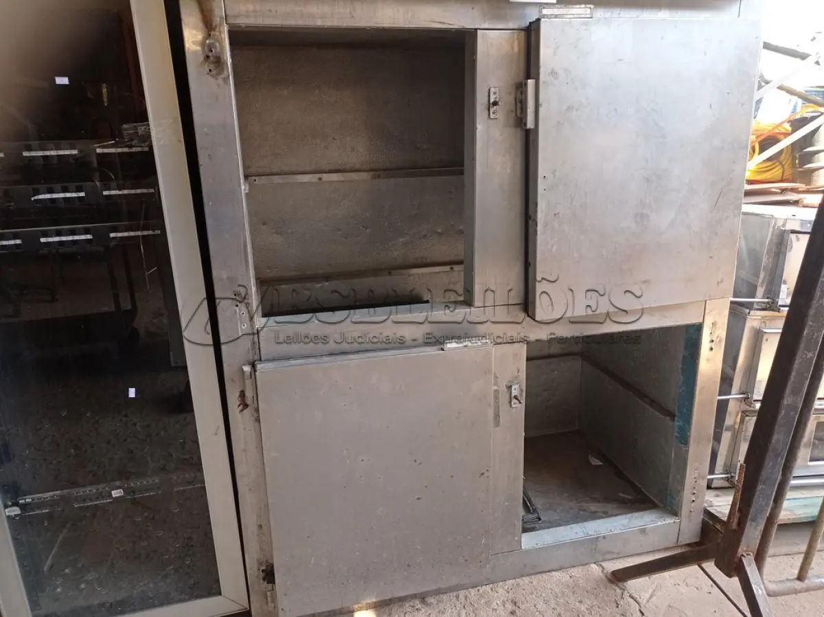 LOTE 488 - 01 GELADEIRA INDUSTRIAL SEM MOTOR COM AVARIAS. (NO ESTADO) ATENÇÃO! FAZER A VISITAÇÃO ANTES DE ARREMATAR, NÃO SABEMOS SE FUNCIONA. LEILÃO NÃO TEM GARANTIA E NEM DEVOLUÇÃO, SUJEITO A POSSÍVEIS AVARIAS VISÍVEIS/OCULTAS E/OU AUSÊNCIA DE COMPONENTES.
