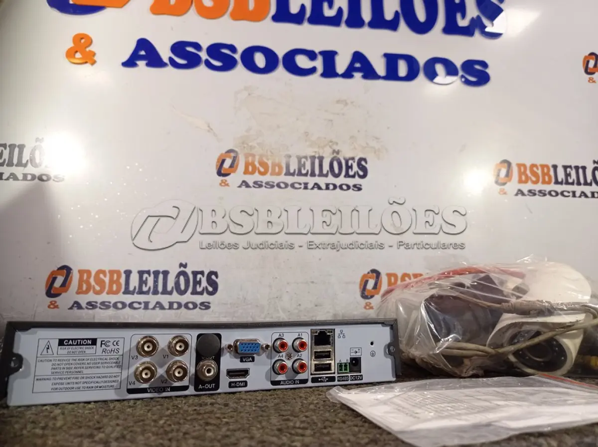LOTE 429 - 01 DVR E 03 CÂMERAS DE SEGURANÇA. (NO ESTADO) ATENÇÃO! FAZER A VISITAÇÃO ANTES DE ARREMATAR, NÃO SABEMOS SE FUNCIONA. LEILÃO NÃO TEM GARANTIA E NEM DEVOLUÇÃO, SUJEITO A POSSÍVEIS AVARIAS VISÍVEIS/OCULTAS E/OU AUSÊNCIA DE COMPONENTES.