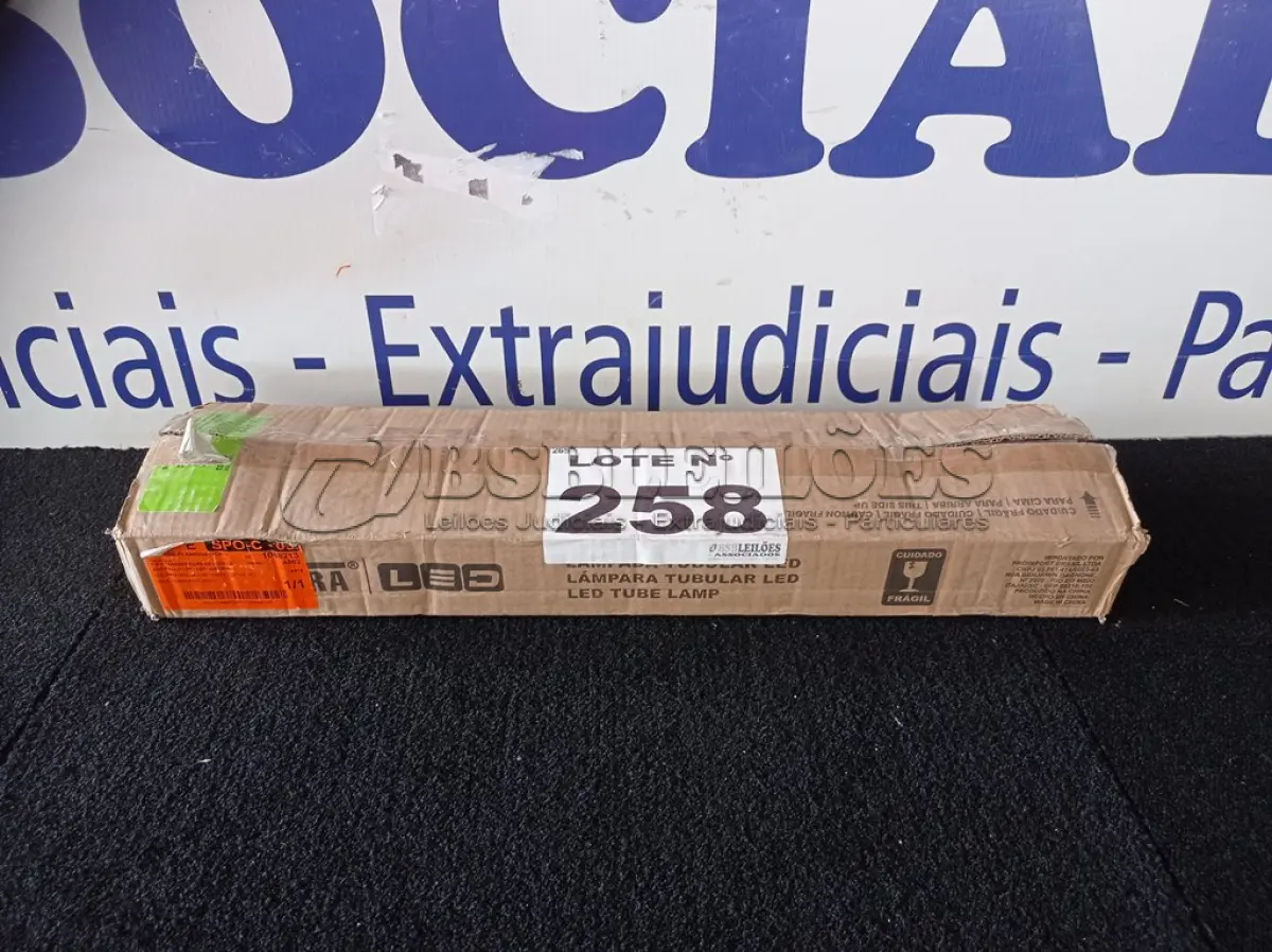 LOTE 258 - 10 - LÂMPADAS TUBULAR LED 60 CM 9,9W BIVOLT 6500K TASCHIBRA (NO ESTADO, NÃO SABEMOS SE FUNCIONA. LEILÃO NÃO TEM GARANTIA E NEM DEVOLUÇÃO, SUJEITO A POSSÍVEIS AVARIAS VISÍVEIS/OCULTAS E/OU AUSÊNCIA DE COMPONENTES)