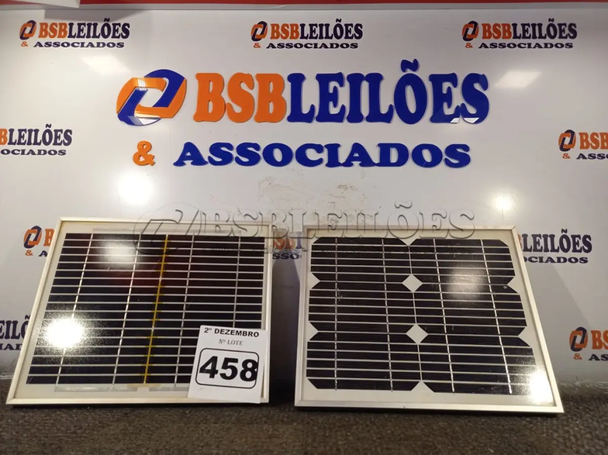 LOTE 458 - 02 PAINÉIS SOLARES 18V 10W.  (NO ESTADO) ATENÇÃO! FAZER A VISITAÇÃO ANTES DE ARREMATAR, NÃO SABEMOS SE FUNCIONA. LEILÃO NÃO TEM GARANTIA E NEM DEVOLUÇÃO, SUJEITO A POSSÍVEIS AVARIAS VISÍVEIS/OCULTAS E/OU AUSÊNCIA DE COMPONENTES.