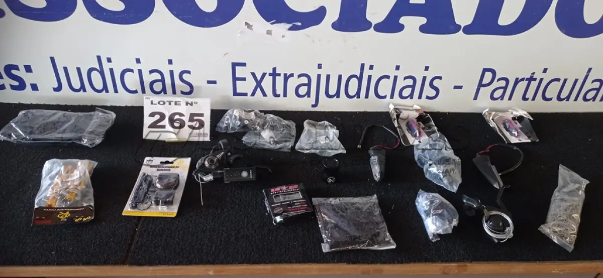 LOTE 265 - 35 -  ITENS PARA CICLISMO DIVERSOS (APROXIMADAMENTE) (NO ESTADO, NÃO SABEMOS SE FUNCIONA. LEILÃO NÃO TEM GARANTIA E NEM DEVOLUÇÃO, SUJEITO A POSSÍVEIS AVARIAS VISÍVEIS/OCULTAS E/OU AUSÊNCIA DE COMPONENTES)