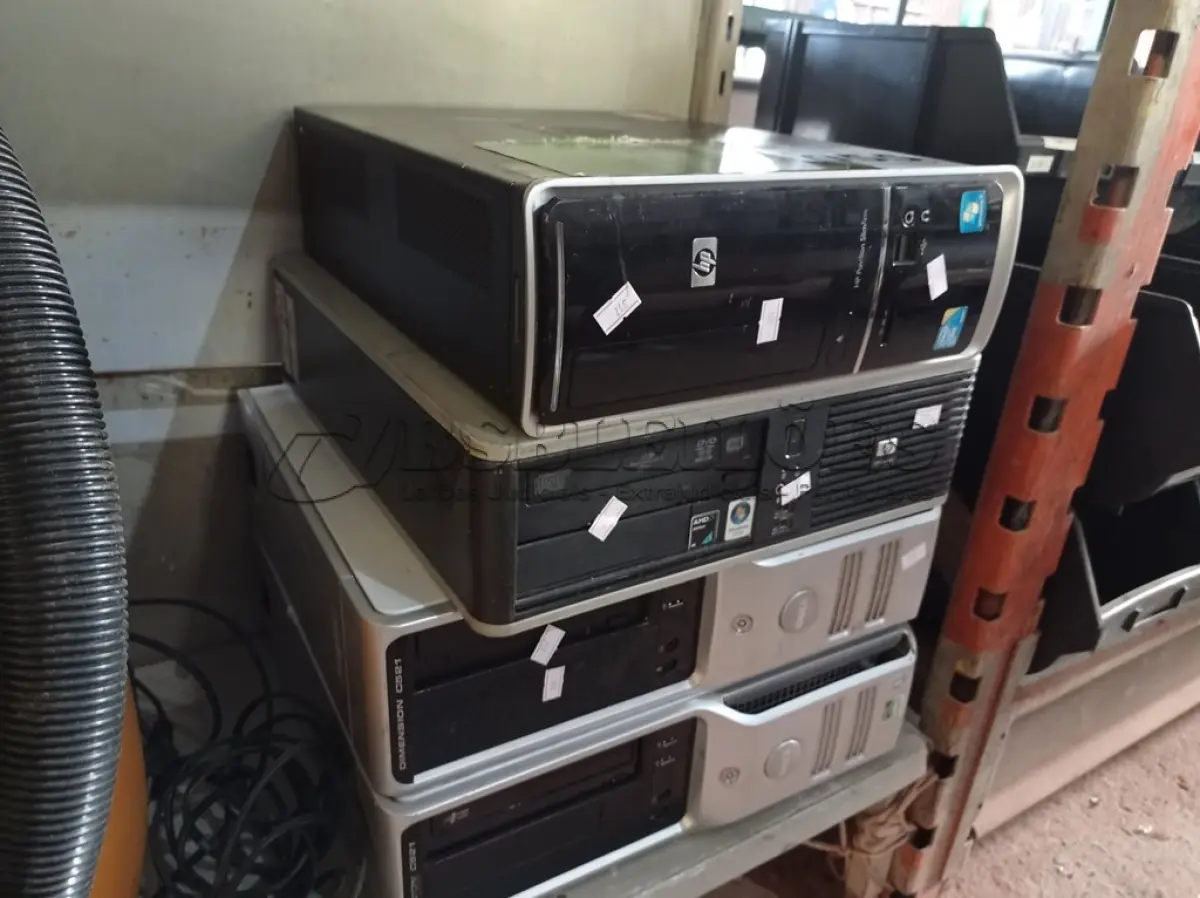 LOTE 055 - 04 CPU’S MARCAS E MODELOS DIVERSOS. (NO ESTADO) ATENÇÃO! FAZER A VISITAÇÃO ANTES DE ARREMATAR, NÃO SABEMOS SE FUNCIONA. LEILÃO NÃO TEM GARANTIA E NEM DEVOLUÇÃO, SUJEITO A POSSÍVEIS AVARIAS VISÍVEIS/OCULTAS E/OU AUSÊNCIA DE COMPONENTES.