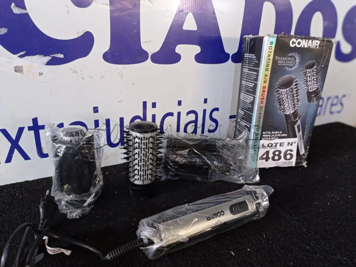 LOTE 486 - 01 - ESCOVA ROTATING AIR BRUSH DIAMOND BRILLIANCE CONAIR | 110V (NO ESTADO, NÃO SABEMOS SE FUNCIONA. LEILÃO NÃO TEM GARANTIA E NEM DEVOLUÇÃO, SUJEITO A POSSÍVEIS AVARIAS VISÍVEIS/OCULTAS E/OU AUSÊNCIA DE COMPONENTES)