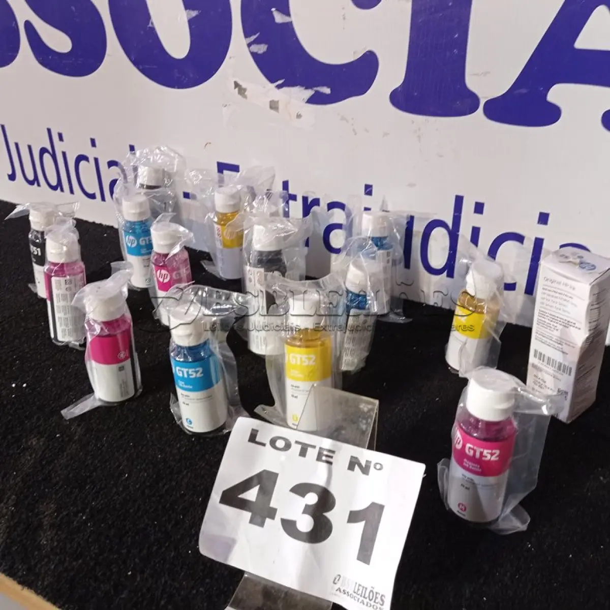LOTE 431 - 16 - GARRAFAS DE TINTA HP (NO ESTADO, NÃO SABEMOS SE FUNCIONA. LEILÃO NÃO TEM GARANTIA E NEM DEVOLUÇÃO, SUJEITO A POSSÍVEIS AVARIAS VISÍVEIS/OCULTAS E/OU AUSÊNCIA DE COMPONENTES)
