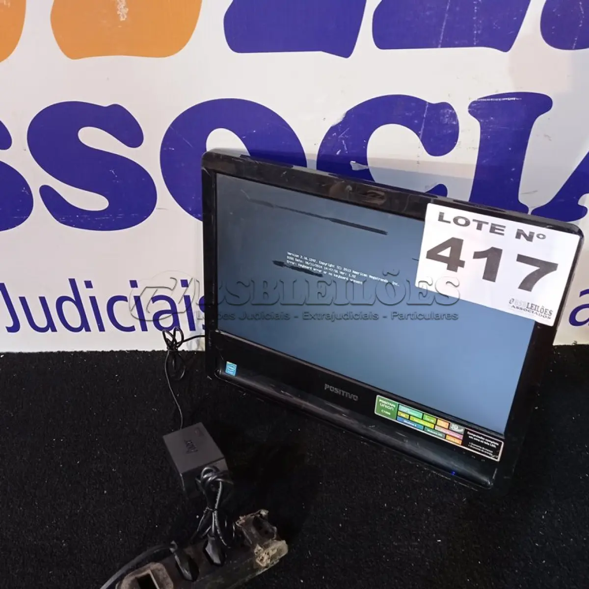 LOTE 417 - 01 - COMPUTADOR ALL IN ONE POSITIVO (NO ESTADO, NÃO SABEMOS SE FUNCIONA. LEILÃO NÃO TEM GARANTIA E NEM DEVOLUÇÃO, SUJEITO A POSSÍVEIS AVARIAS VISÍVEIS/OCULTAS E/OU AUSÊNCIA DE COMPONENTES)