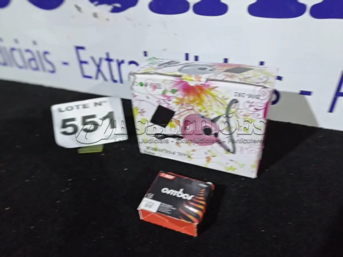 LOTE 551 - 01 - LIXADEIRA DE UNHA ELÉTRICA PROFISSIONAL – 01 ADESIVO AMBAR 6ML (NO ESTADO, NÃO SABEMOS SE FUNCIONA. LEILÃO NÃO TEM GARANTIA E NEM DEVOLUÇÃO, SUJEITO A POSSÍVEIS AVARIAS VISÍVEIS/OCULTAS E/OU AUSÊNCIA DE COMPONENTES)