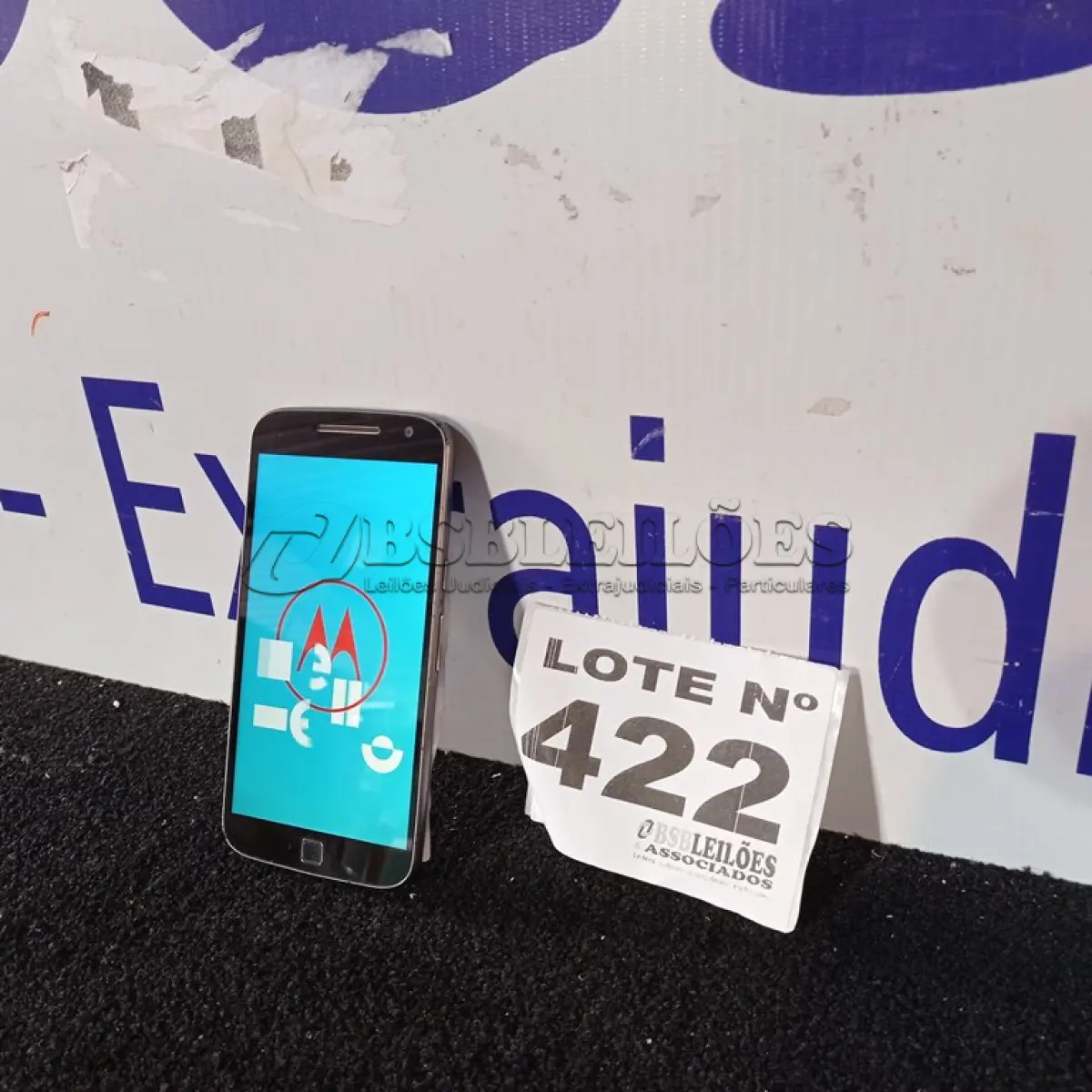 LOTE 422 - 01 - CELULAR MOTOROLA MOTO G4 PLUS (NO ESTADO, NÃO SABEMOS SE FUNCIONA. LEILÃO NÃO TEM GARANTIA E NEM DEVOLUÇÃO, SUJEITO A POSSÍVEIS AVARIAS VISÍVEIS/OCULTAS E/OU AUSÊNCIA DE COMPONENTES)
