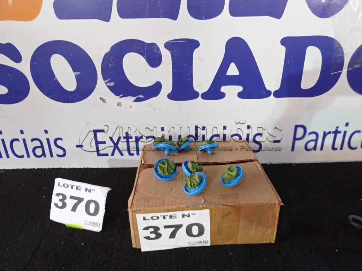 LOTE 370 - 76 – ITENS PARA IRRIGAÇÃO  (APROXIMADAMENTE)(NO ESTADO, NÃO SABEMOS SE FUNCIONA. LEILÃO NÃO TEM GARANTIA E NEM DEVOLUÇÃO, SUJEITO A POSSÍVEIS AVARIAS VISÍVEIS/OCULTAS E/OU AUSÊNCIA DE COMPONENTES)