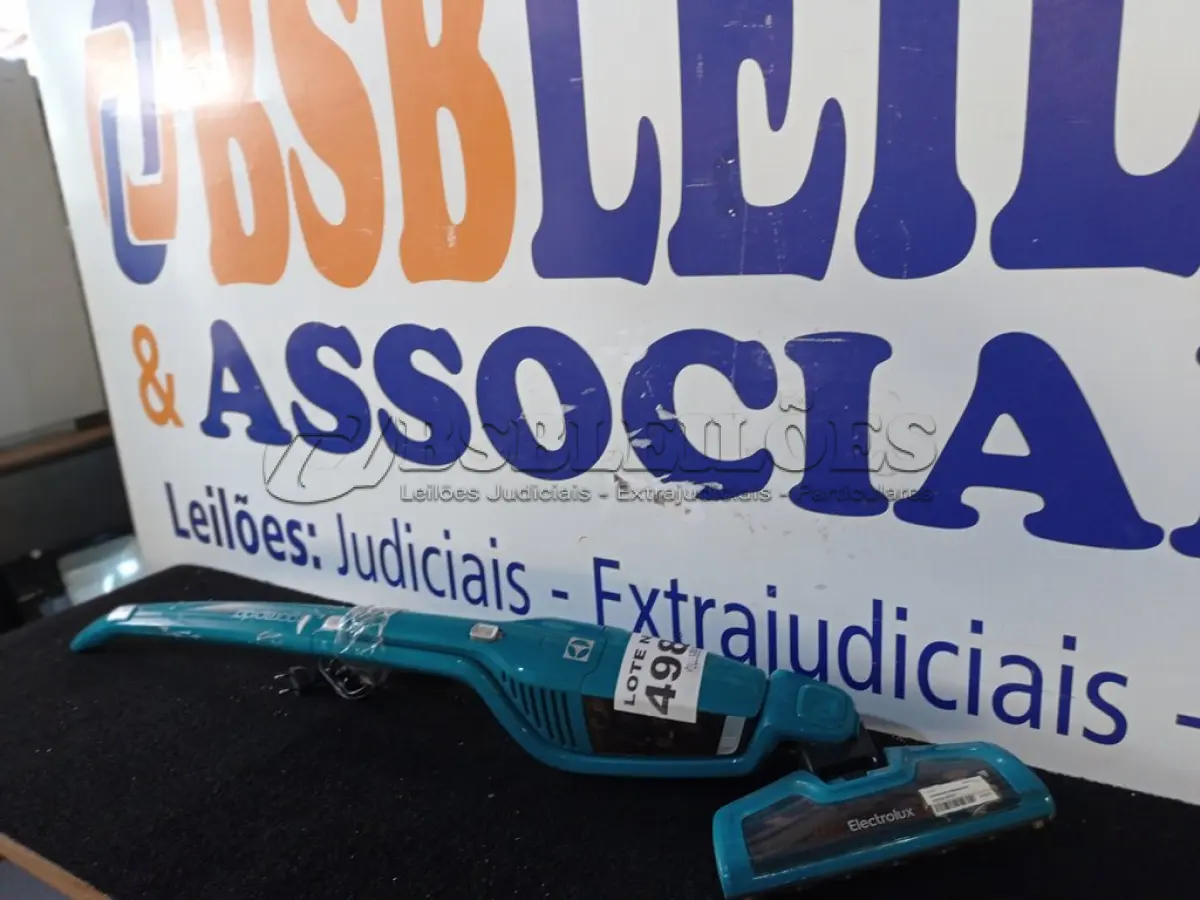 LOTE 498 - 01 - ASPIRADOR DE PÓ VERTICAL ERGORÁPIDO ELECTROLUX SEM FIO (NO ESTADO, NÃO SABEMOS SE FUNCIONA. LEILÃO NÃO TEM GARANTIA E NEM DEVOLUÇÃO, SUJEITO A POSSÍVEIS AVARIAS VISÍVEIS/OCULTAS E/OU AUSÊNCIA DE COMPONENTES)