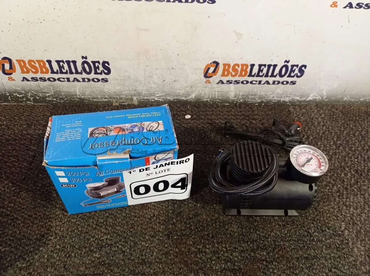 LOTE 004 - 01 COMPRESSOR DE AR PORTÁTIL 12V. (NO ESTADO) ATENÇÃO! FAZER A VISITAÇÃO ANTES DE ARREMATAR, NÃO SABEMOS SE FUNCIONA. LEILÃO NÃO TEM GARANTIA E NEM DEVOLUÇÃO, SUJEITO A POSSÍVEIS AVARIAS VISÍVEIS/OCULTAS E/OU AUSÊNCIA DE COMPONENTES.