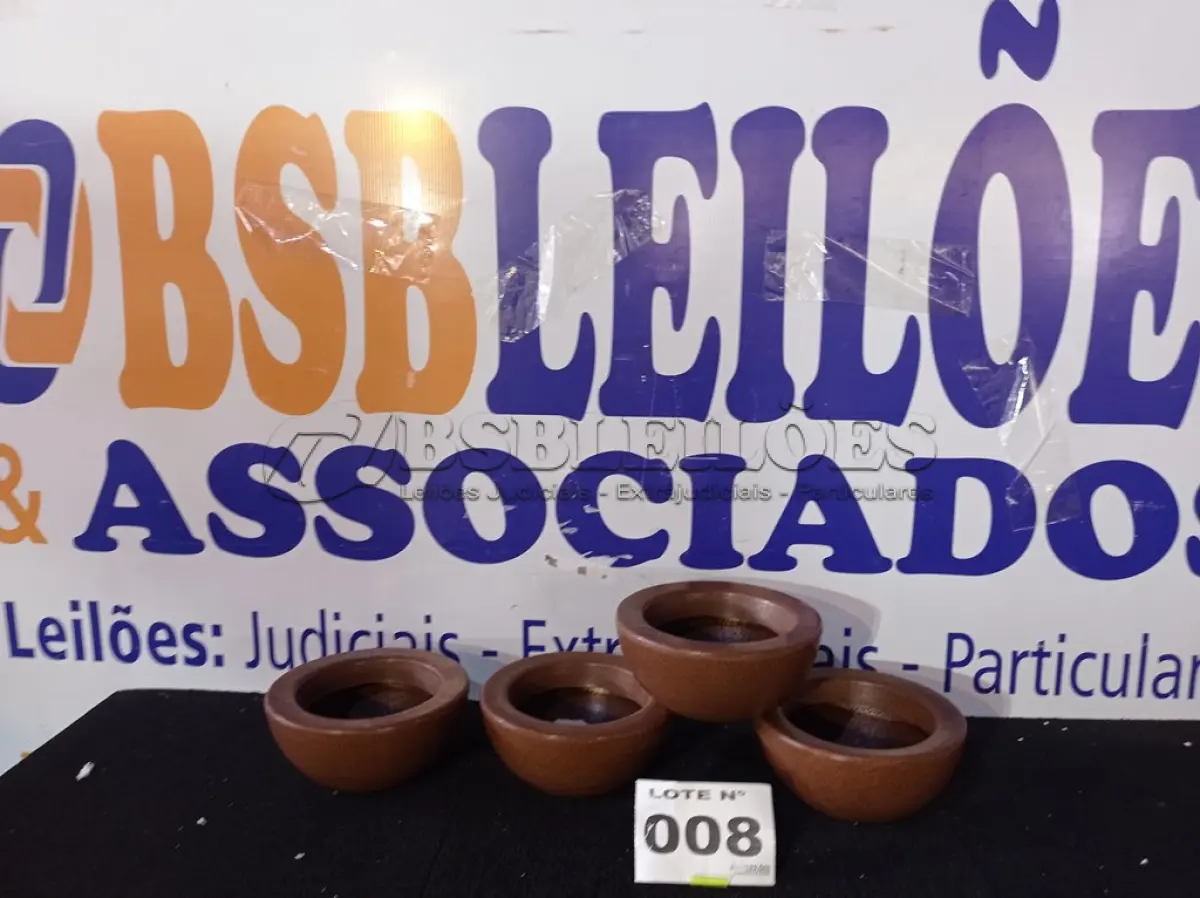 LOTE 008 - 04 - VASOS DE PLANTAS (NO ESTADO, NÃO SABEMOS SE FUNCIONA. LEILÃO NÃO TEM GARANTIA E NEM DEVOLUÇÃO, SUJEITO A POSSÍVEIS AVARIAS VISÍVEIS/OCULTAS E/OU AUSÊNCIA DE COMPONENTES)