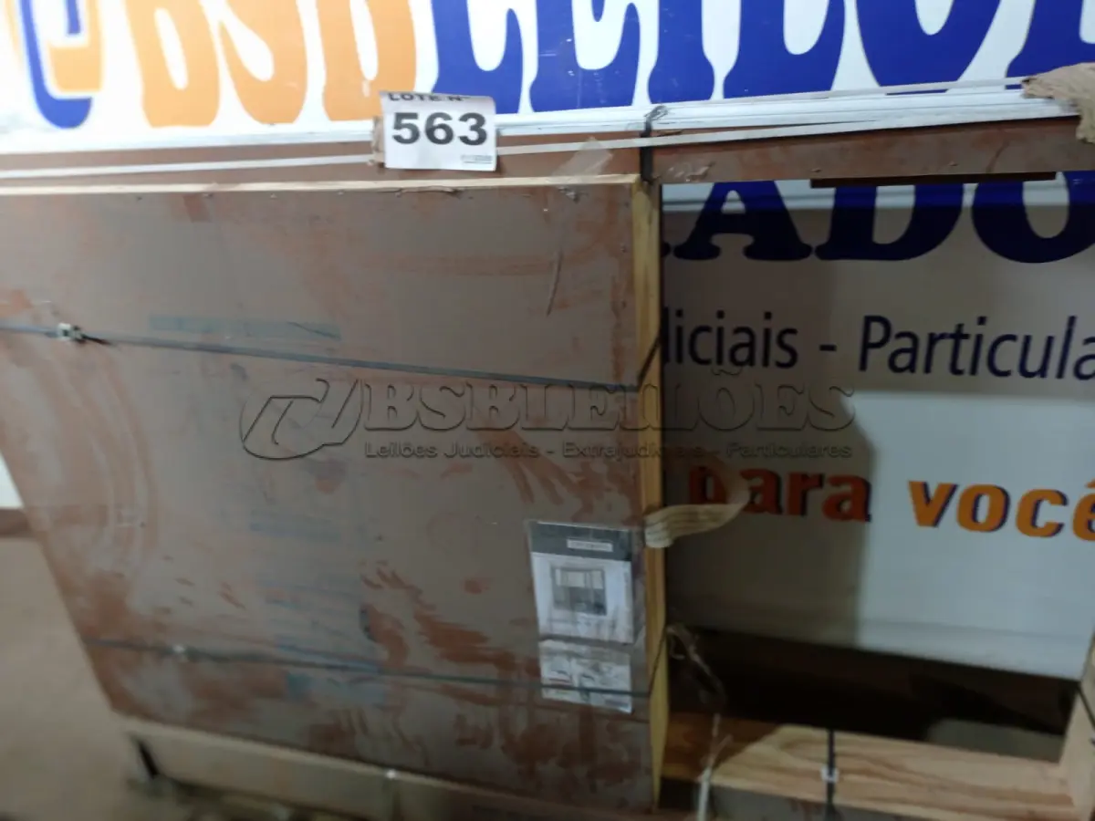 LOTE 563 - 01 - JANELA COM PERSIANA INTEGRADA ALUMÍNIO PINTADO BRANCO BLACKOUT 1,40X2,00M LINHA ALUMINIUM SASAZAKI (NO ESTADO, NÃO SABEMOS SE FUNCIONA. LEILÃO NÃO TEM GARANTIA E NEM DEVOLUÇÃO, SUJEITO A POSSÍVEIS AVARIAS VISÍVEIS/OCULTAS E/OU AUSÊNCIA DE COMPONENTES)