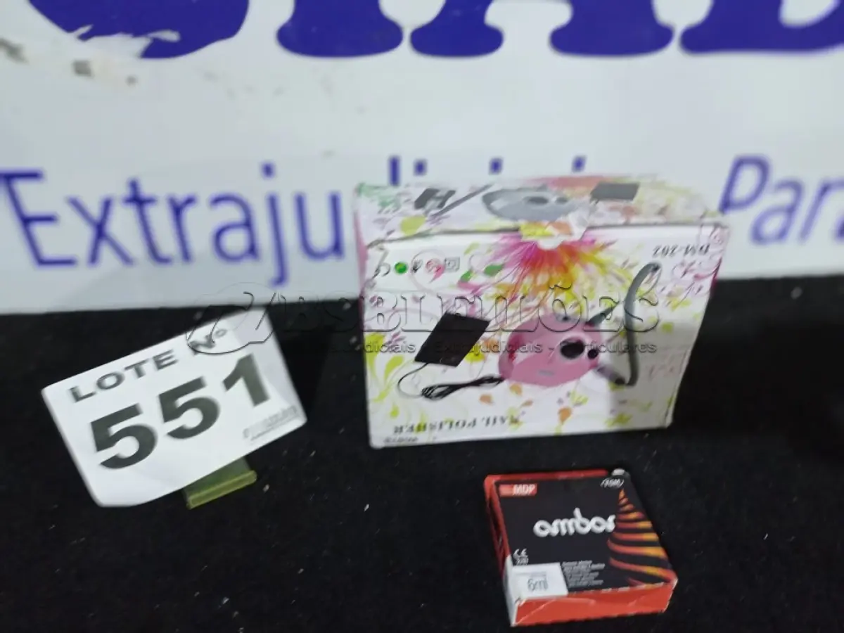 LOTE 551 - 01 - LIXADEIRA DE UNHA ELÉTRICA PROFISSIONAL – 01 ADESIVO AMBAR 6ML (NO ESTADO, NÃO SABEMOS SE FUNCIONA. LEILÃO NÃO TEM GARANTIA E NEM DEVOLUÇÃO, SUJEITO A POSSÍVEIS AVARIAS VISÍVEIS/OCULTAS E/OU AUSÊNCIA DE COMPONENTES)