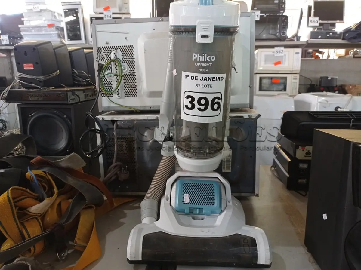 LOTE 396 - 01 ASPIRADOR DE PÓ MARCA PHILCO 220V. (NO ESTADO) ATENÇÃO! FAZER A VISITAÇÃO ANTES DE ARREMATAR, NÃO SABEMOS SE FUNCIONA. LEILÃO NÃO TEM GARANTIA E NEM DEVOLUÇÃO, SUJEITO A POSSÍVEIS AVARIAS VISÍVEIS/OCULTAS E/OU AUSÊNCIA DE COMPONENTES.